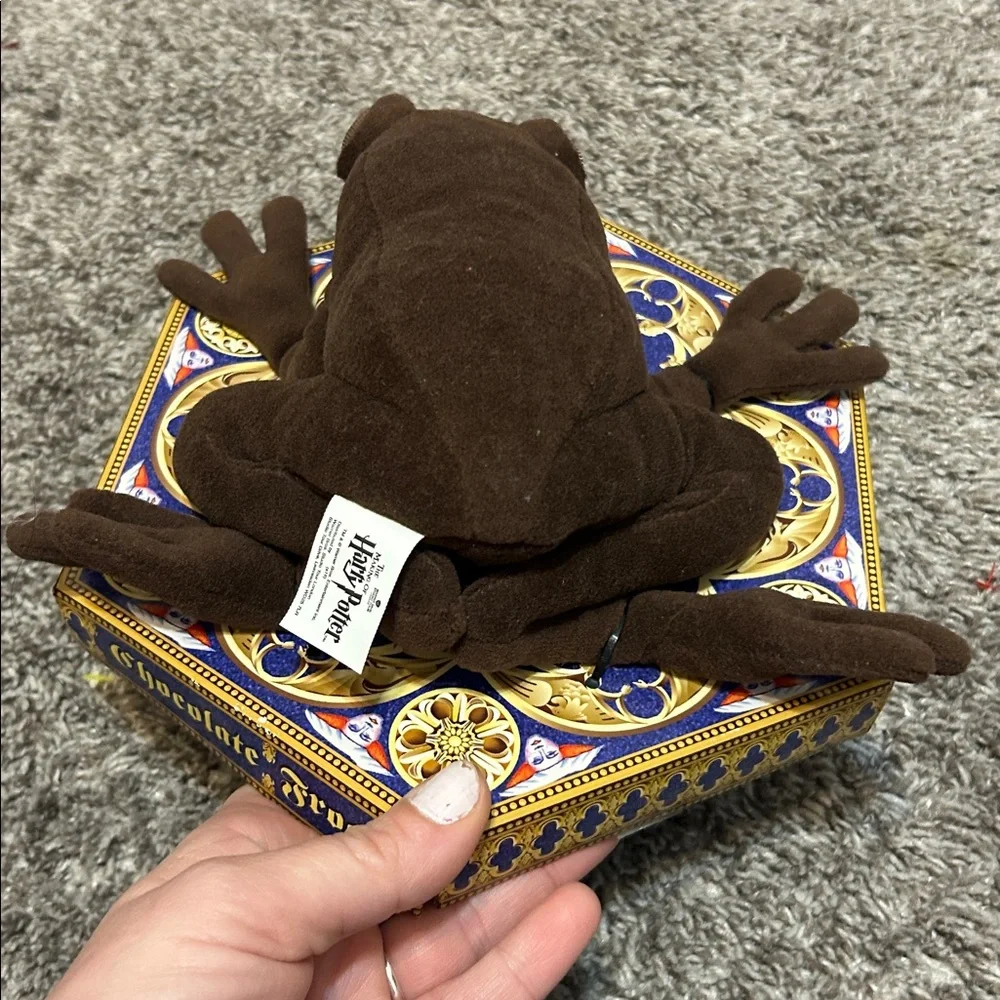 Harry Potter Chocolate Frog Plush w/ Collectible Box – Universal Studios - Picture 3 of 4
